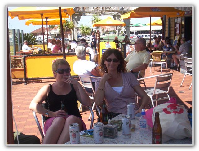 SJ & Karen at Freo Markets Feb 11th 2007